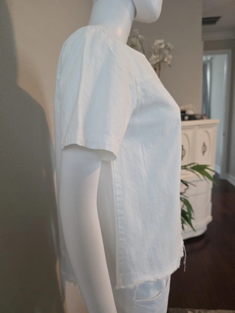 fab'rik White Short-Sleeve, Frayed-Hem, Pocket Top - Size M